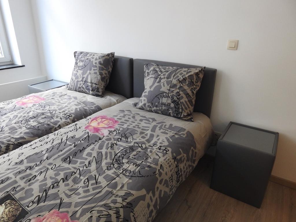 Hotel Les Voisins De Mr Sax Dinant Zimmer foto