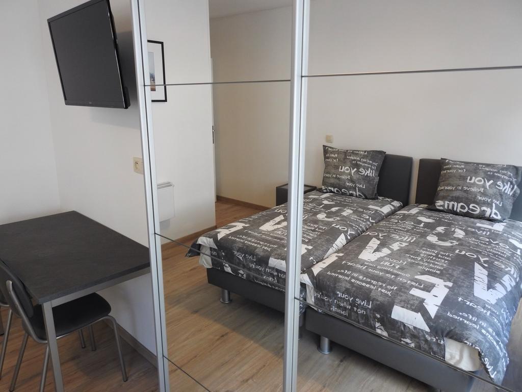 Hotel Les Voisins De Mr Sax Dinant Zimmer foto